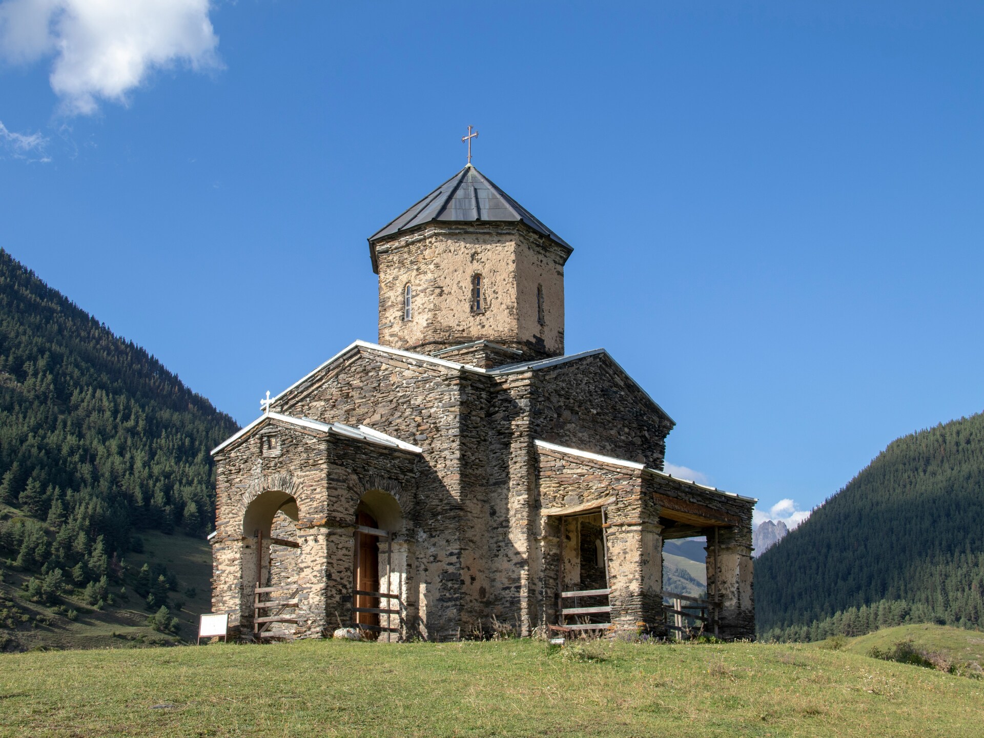 aleko-kezevadze-YG6-KbXqle8-unsplash