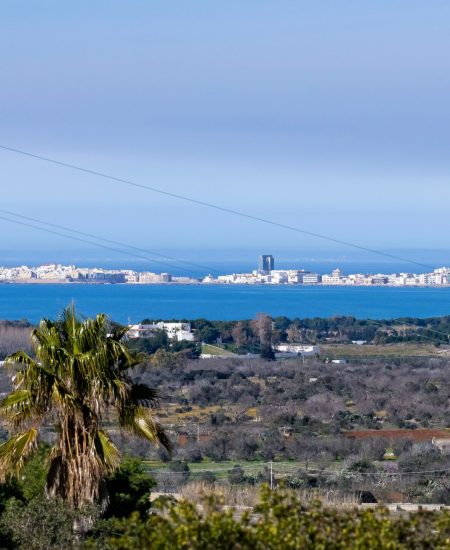 luca-jcScKhp0i3Y-unsplash